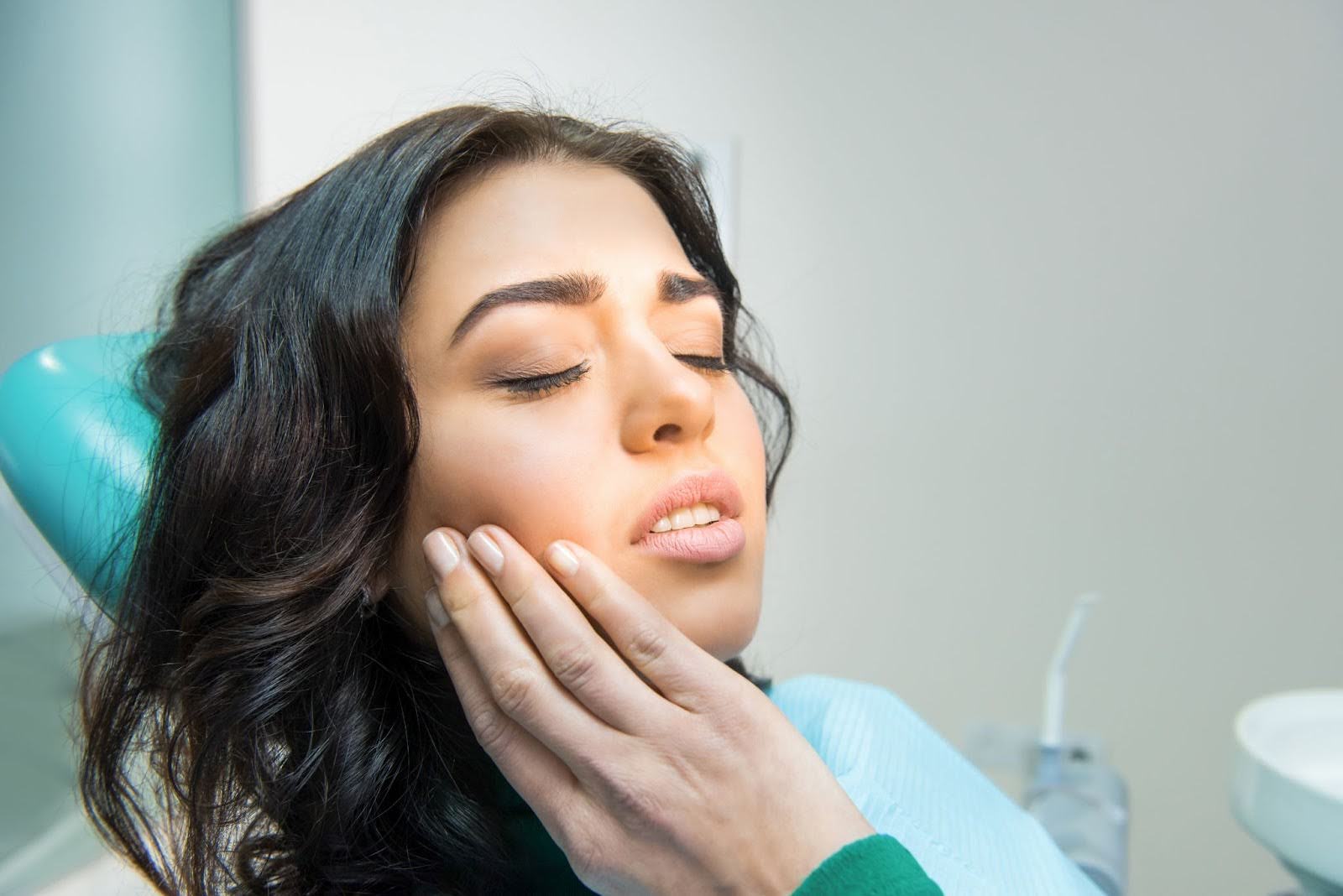 What Are The Potential Risks and Complications Of Bleeding Gums In Gum Disease?